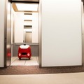日本郵便が社内便の配送に自律配送ロボット「YAPE」を検証　エレベーター連動してフロア移動