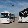 ZMPが中部国際空港での「小型EV自動運転バスの実証実験」動画を公開　「世界初の誘導路横断システム」や「遠隔オペレーション」を実証