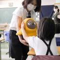 家族型ロボット「LOVOT」が小学生の心のケアや思い出づくり　東京都王子第二小学校で実証実験