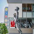 【速報】壮大/妖艶/美しい　渋谷PARCOスペイン坂広場の全長7mの巨大セクシーロボットの写真と動画を公開　空山基氏デザイン