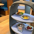 ロボットがサラダを席まで運びます　QBITの自動搬送ロボットを三笠会館が採用　オーダースタイルのサラダバー二子玉川にオープン
