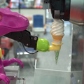外食産業を調理ロボットで応援　アイスクリームロボット「レイタくん」をコネクテッドロボティクスが特別価格で提供