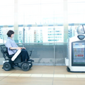 動く広告塔「HOSPI Signage」が電動モビリティを誘導　駅利用客の移動をサポート　パナソニック「高輪ゲートウェイ駅」で実証実験