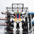 【速報】「動く実物大ガンダム」ついにポージングが明らかに　頭部と本体の取付も完了、RX-78F00誕生のバックストーリーも発表