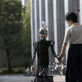 ヒト型ロボット「知的システムの実現への構成的アプローチ」人間らしい会話と社会での共生「石黒共生HRIプロジェクト」成果発表