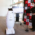 京急本社で警備/案内ロボットの実証実験　遠隔操作と自動運転で巡回と案内、検温も　シークセンスの警備ロボとMiraのアバターロボ