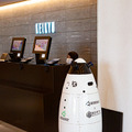 京急本社で警備/案内ロボットの実証実験　遠隔操作と自動運転で巡回と案内、検温も　シークセンスの警備ロボとMiraのアバターロボ