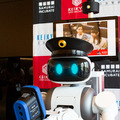京急本社で警備/案内ロボットの実証実験　遠隔操作と自動運転で巡回と案内、検温も　シークセンスの警備ロボとMiraのアバターロボ