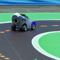 AWSが自動運転のAIロボットカー「DeepRacer」のレースを開催！強化学習の完全自走型レーシングカーの新モデル「Evo」も披露
