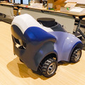 AWSが自動運転のAIロボットカー「DeepRacer」のレースを開催！強化学習の完全自走型レーシングカーの新モデル「Evo」も披露