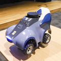 AWSが自動運転のAIロボットカー「DeepRacer」のレースを開催！強化学習の完全自走型レーシングカーの新モデル「Evo」も披露