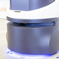 ソフトバンクロボティクスが配膳ロボット「Servi」(サービィ)を公開　デニーズ、とんでん、焼肉きんぐ、コスモポリタン等が導入