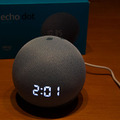 新型エコードットは球状デザインになって音質はどう変わった? 「Echo Dot with clock」(第4世代)速攻レビュー　第2世代「Echo Dot」と聴き比べ