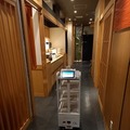 配膳ロボット「フルテラ」がお肉をテーブルまでお届け！下膳もOK 「個室ダイニング 天空 品川港南口」が実証実験
