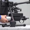 【世界初】ドローンにも付けられる「ロボット用遠隔型スプレー缶噴射装置」SABOT for Droneを発表　殺虫剤や塗料・薬剤スプレー等