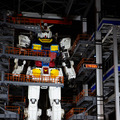 【速報】動く実物大ガンダム「オープニングセレモニー」で緊急事態!? 制御不能でひざまずく! LUNA SEAが熱唱「ガンダムファクトリー横浜」