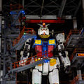 【速報】動く実物大ガンダム「オープニングセレモニー」で緊急事態!? 制御不能でひざまずく! LUNA SEAが熱唱「ガンダムファクトリー横浜」