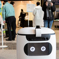 セブンイレブンが自律走行できる配送ロボットで商品を配達　アスラテックの「RICE」ソフトバンク本社スマートビルで実証実験