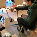 タリーズコーヒーで配膳ロボットの実証実験　豊田自動織機とTHKが参加「あいちロボットショーケース」レポート(2)
