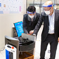 タリーズコーヒーで配膳ロボットの実証実験　豊田自動織機とTHKが参加「あいちロボットショーケース」レポート(2)