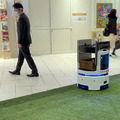 タリーズコーヒーで配膳ロボットの実証実験　豊田自動織機とTHKが参加「あいちロボットショーケース」レポート(2)