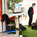 タリーズコーヒーで配膳ロボットの実証実験　豊田自動織機とTHKが参加「あいちロボットショーケース」レポート(2)