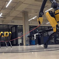 【速報】ボストンダイナミクスが四足歩行ロボット「Spot」の新機能と活用事例を発表　自律移動/遠隔操作/運用管理/アームを強化