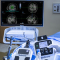 脳神経外科手術支援ロボット「ステルスAutoguide」に保険適用 てんかんの定位的深部電極挿入術や脳腫瘍生検術に活用