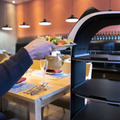 ネコ型配膳ロボット「BellaBot」イタリアンレストラン「Gaston＆Gaspar御茶ノ水ソラシティ店」で試験導入