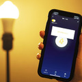 人を感じると家電が動く「スマート電球(人感)」と1677万色に及ぶ発色が可能な「スマートLED電球(RGB調色)」プラススタイルが販売開始