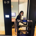三菱地所がオフィス内でカフェのデリバリー「配膳ロボット」実証実験　NEC「YUNJI DELI」で非接触の感染対策のサービスレベルも検証