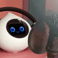 ミクシィの自律型AI会話ロボット「Romi」(ロミィ)一般販売は4月21日から ペットのような癒やしと、家族のような存在感
