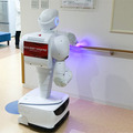 藤田医科大学病院で人型ロボットと自動搬送ロボットの実証実験　除菌/殺菌やコンテナの自律搬送を公開　あいちロボットショーケース