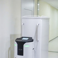 藤田医科大学病院で人型ロボットと自動搬送ロボットの実証実験　除菌/殺菌やコンテナの自律搬送を公開　あいちロボットショーケース