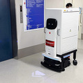 三菱電機「多用途搬送ロボットシステム」とパナソニック「追従型モビリティ」を藤田医科大学病院で実証実験 あいちロボットショーケース