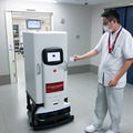 三菱電機「多用途搬送ロボットシステム」とパナソニック「追従型モビリティ」を藤田医科大学病院で実証実験 あいちロボットショーケース