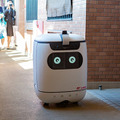 日本郵便がオートロック・マンション内で複数台の屋内配送ロボット「RICE」を実証実験　エレベータと連携して玄関先まで自動配達