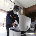日本郵便がオートロック・マンション内で複数台の屋内配送ロボット「RICE」を実証実験　エレベータと連携して玄関先まで自動配達