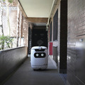日本郵便がオートロック・マンション内で複数台の屋内配送ロボット「RICE」を実証実験　エレベータと連携して玄関先まで自動配達