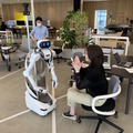 高校生がアバターロボット「ugo R」を愛知県から遠隔操作してインターン　都内のオフィスで英会話をしながら職業体験