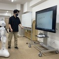 人型ロボット「Pepper」を人気店員へと育成せよ ガモールマルシェを舞台に大正大学の学生が挑戦