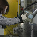 藤田ワークス 溶接と金属プレス加工機への投入作業に協働ロボット「UR5」を導入 溶接技術の習得期間を数か月に短縮し、作業効率も向上