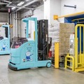三菱重工とニチレイロジグループが－10℃の環境下で稼働できる無人フォークリフト「PLATTER Auto」 を共同開発　レーザー誘導式