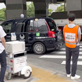 【日本初】自動運転ロボットも信号を守って走行します！ソフトバンクと佐川急便が公道でロボットと信号機の連携実験に成功
