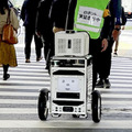 【日本初】自動運転ロボットも信号を守って走行します！ソフトバンクと佐川急便が公道でロボットと信号機の連携実験に成功
