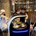 「岩塩熟成ジンギスカンぼんた」がネコ型配膳ロボット「BellaBot」を導入　コロナ禍に対応した業務改革