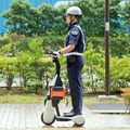 セコムがトヨタと連携、パーソナルモビリティで公道巡回警備の実証運用を開始　警備業界のEVモビリティ導入のメリットとは