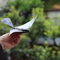 「まるで本物の鳥！」100円玉2枚分の超軽量の鳥型ドローン「MetaBird」 バイオミティクス技術で羽根の動きをリアルに再現