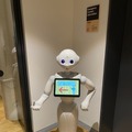 人型ロボット「Pepper」がワクチンの大規模接種会場で誘導・案内を実施 スムーズな運営に貢献