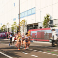 東京2020 札幌のマラソンコースの沿道に東京で応援する人たちの姿が!! 「約20msの超低遅延」リモート応援の最新技術をNTTが披露